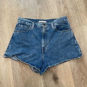 LEVIS JEAN SHORTS
